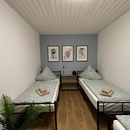 Apartmán 200qm - 9 - Parkplatz - 3 Baeder - Mallibase Garbsen