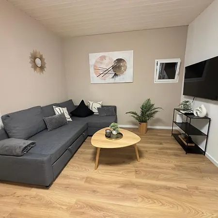 Apartmán 200qm - 9 - Parkplatz - 3 Baeder - Mallibase Garbsen